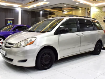 2008 Toyota Sienna LE 3.5 Litres V6 DOHC Petrol Engine Silver Beige Van American Specs