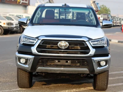 2026 Toyota Hilux SR5 4 Cylinders Petrol Engine Black Pickup Truck GCC Specs Automatic
