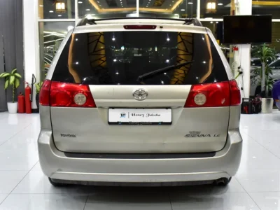 2008 Toyota Sienna LE 3.5 Litres V6 DOHC Petrol Engine Silver Beige Van American Specs