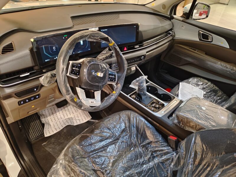 2026 Kia Carnival 3.5 Litres V6 MPI Petrol Engine White Black Luxury Multi-Purpose Vehicle