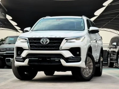 2026 Toyota Fortuner SR5 2.8 Litres 4 Cylinders Diesel Engine White Brown SUV GCC Specs 4WD