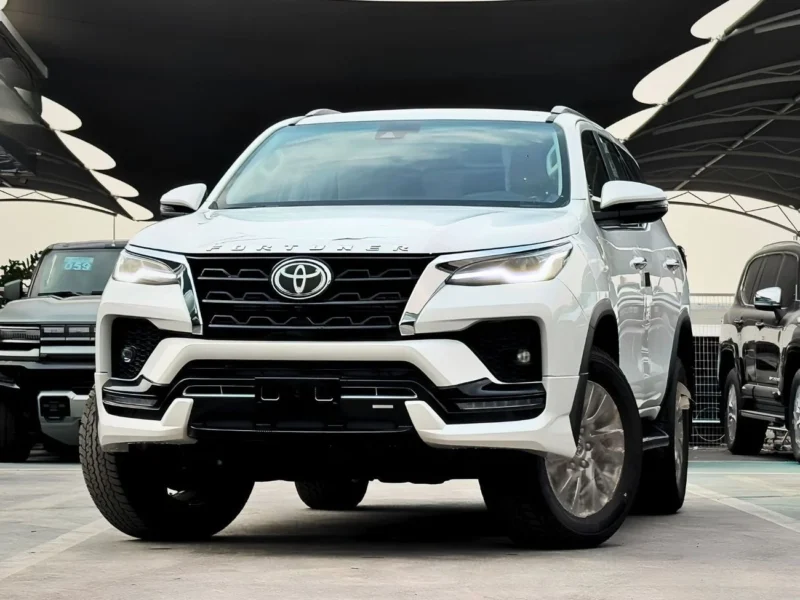 2026 Toyota Fortuner SR5 2.8 Litres 4 Cylinders Diesel Engine White Brown SUV GCC Specs 4WD