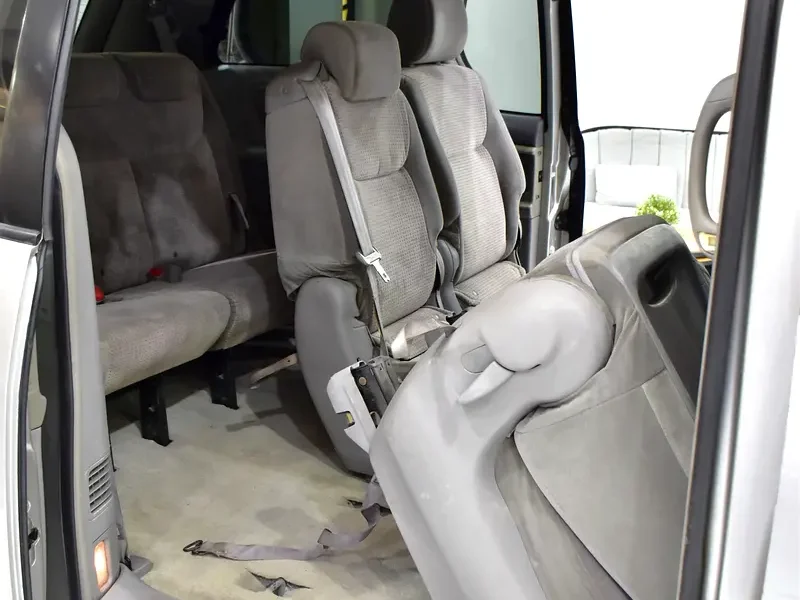 2008 Toyota Sienna LE 3.5 Litres V6 DOHC Petrol Engine Silver Beige Van American Specs