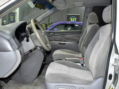 2008 Toyota Sienna LE 3.5 Litres V6 DOHC Petrol Engine Silver Beige Van American Specs
