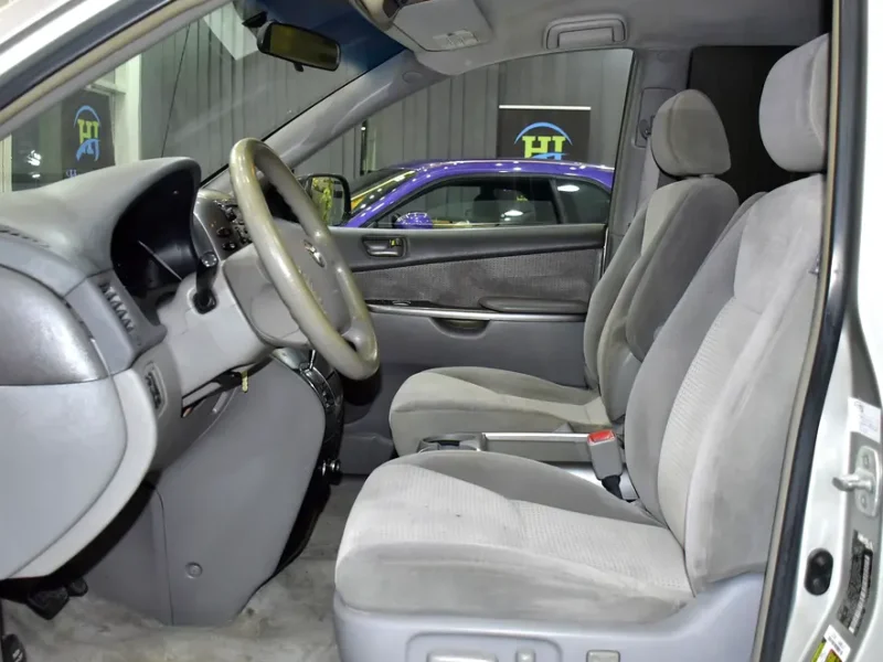 2008 Toyota Sienna LE 3.5 Litres V6 DOHC Petrol Engine Silver Beige Van American Specs
