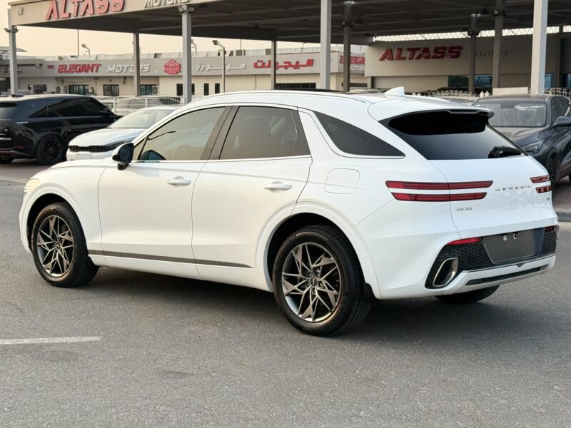 2022 GENESIS GV70 2.5 Litres TURBO V4 Petrol Engine White Black SUV American Specs Automatic