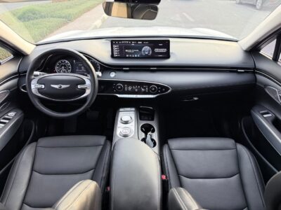 2022 GENESIS GV70 2.5 Litres TURBO V4 Petrol Engine White Black SUV American Specs Automatic