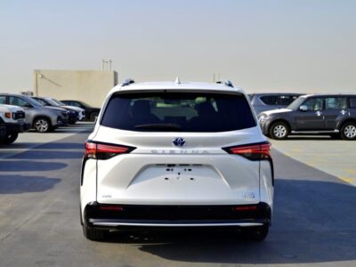 2026 Toyota Sienna 2.5 Litres inline‑4 Hybrid Engine White Beige Minivan GCC Specs Automatic