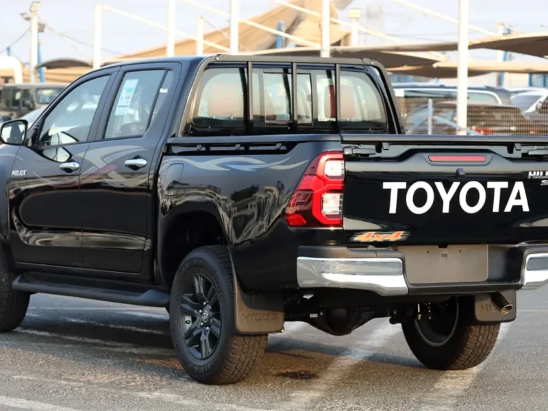 2026 Toyota Hilux SR5 4 Cylinders Petrol Engine Black Pickup Truck GCC Specs Automatic
