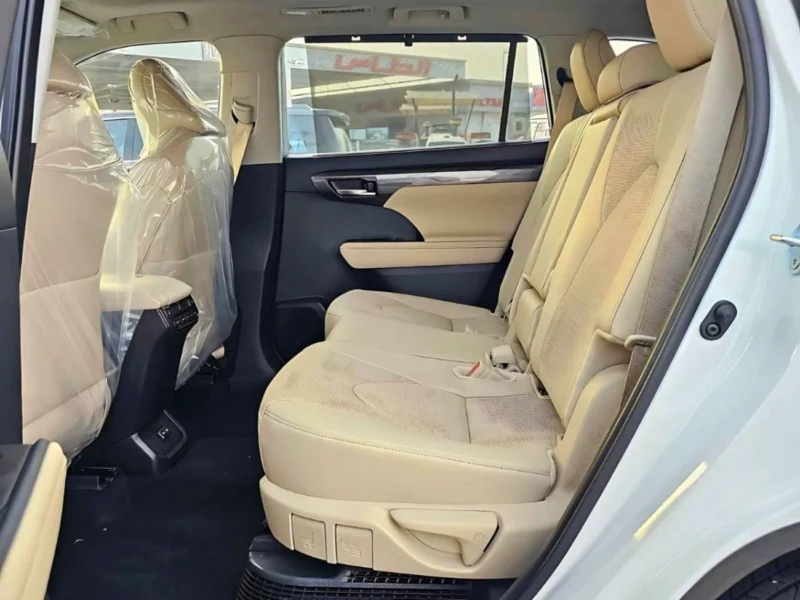 2026 Toyota Highlander LIMITED 2.5 Litres 4 Cylinders Hybrid Engine White Beige SUV GCC Specs