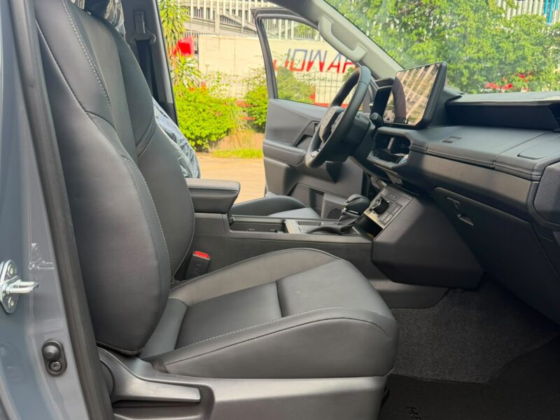 2027 TOYOTA HILUX NEW SHAPE 2.8L Turbodiesel 4 Cylinders Engine Grey Black Pickup Truck
