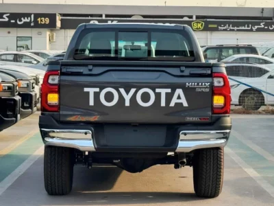 2026 Toyota Hilux SR5 DOUBLE CABIN 2.8 Litres 4 Cylinders Diesel Engine Grey Black Pickup Truck GCC