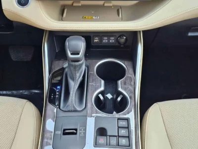 2026 Toyota Highlander LIMITED 2.5 Litres 4 Cylinders Hybrid Engine White Beige SUV GCC Specs