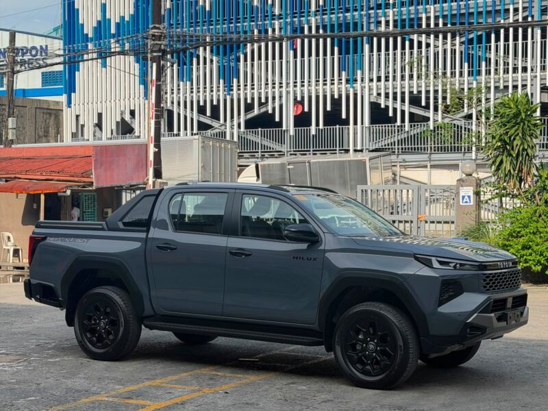 2027 TOYOTA HILUX NEW SHAPE 2.8L Turbodiesel 4 Cylinders Engine Grey Black Pickup Truck