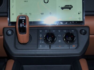 2026 Land Rover Defender OCTA 4.4L Twin-Turbo Petrol V8 Octa Black Tan SUV GCC Specs