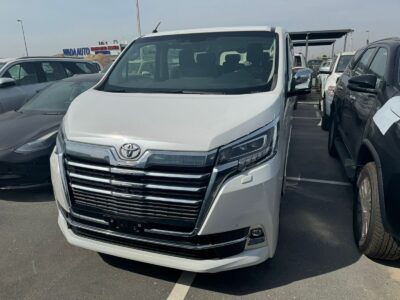 2024 Toyota Granvia 3.5L V624 Valve DOHC VVT-i Petrol Engine White Beige Van GCC Specs