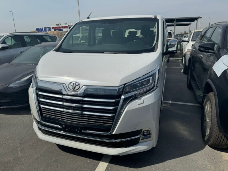 2024 Toyota Granvia 3.5L V624 Valve DOHC VVT-i Petrol Engine White Beige Van GCC Specs