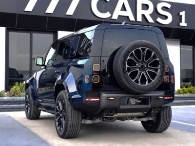 2026 Land Rover Defender OCTA 4.4L Twin-Turbo Petrol V8 Sargasso Blue White SUV GCC Specs