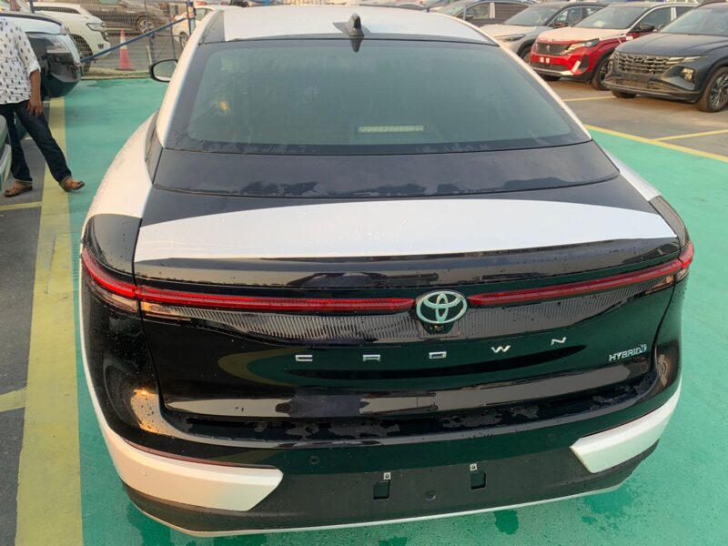 2023 Toyota Crown Premium Hybrid 2.4 Litres 4 Cylinders Engine White Black Sedan GCC Specs