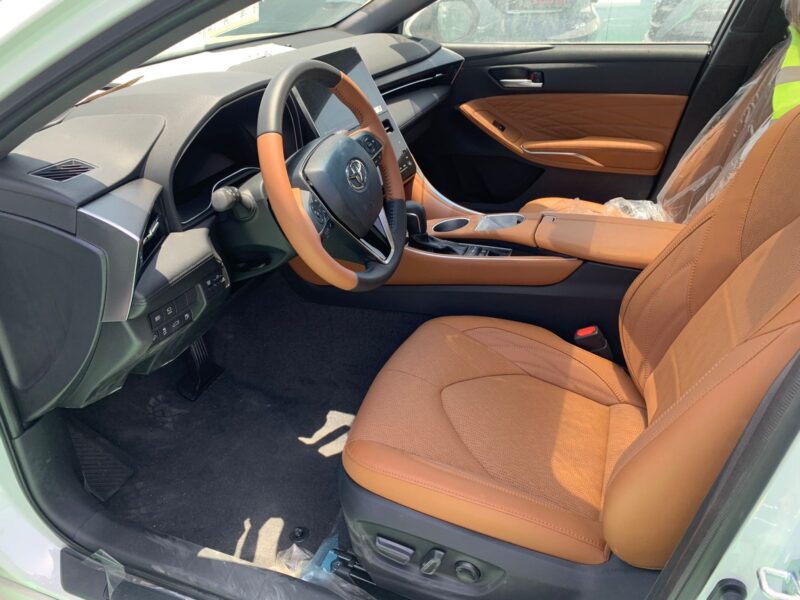 2024 Toyota Avalon 3.5 Litres 6 Cylinders Petrol Engine White Tan Sedan GCC Specs RWD