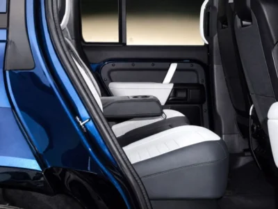 2026 Land Rover Defender OCTA 4.4L Twin-Turbo Petrol V8 Sargasso Blue White SUV GCC Specs