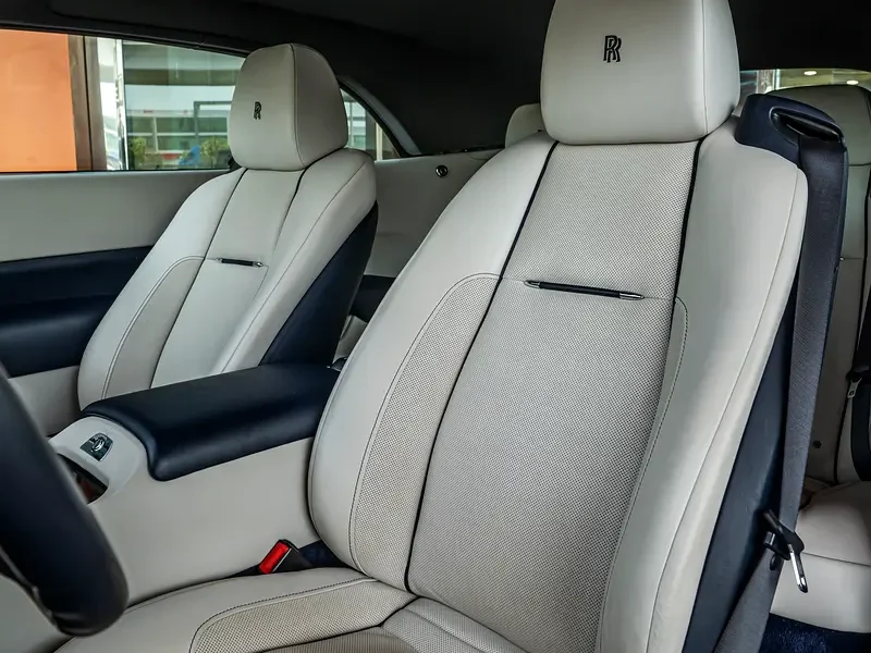 2017 Rolls-Royce Dawn Standard 6.6L V12 Petrol Engine Black White Soft Top Convertible Pristine Condition