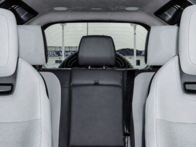 2026 Land Rover Defender OCTA 4.4L Twin-Turbo Petrol V8 Sargasso Blue White SUV GCC Specs
