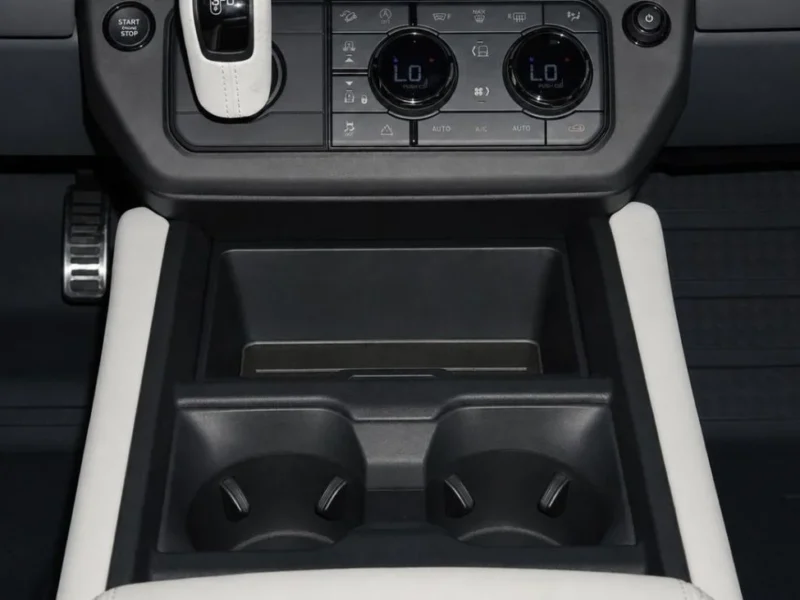 2026 Land Rover Defender OCTA 4.4L Twin-Turbo Petrol V8 Sargasso Blue White SUV GCC Specs