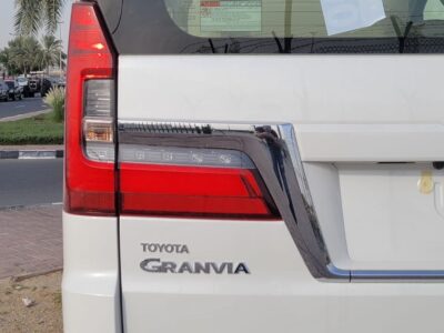 2024 Toyota Granvia 3.5L V624 Valve DOHC VVT-i Petrol Engine White Beige Van GCC Specs