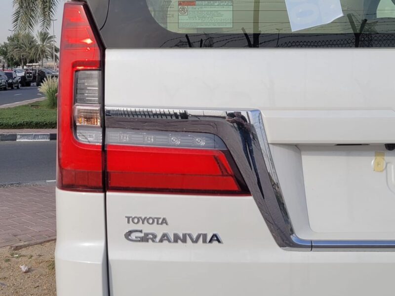 2024 Toyota Granvia 3.5L V624 Valve DOHC VVT-i Petrol Engine White Beige Van GCC Specs