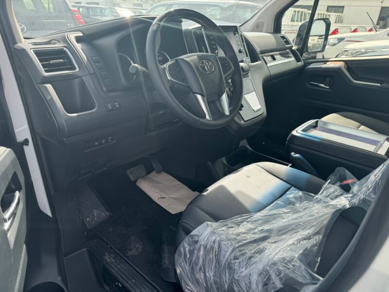 2024 Toyota Granvia 3.5L V624 Valve DOHC VVT-i Petrol Engine Silver Black Van GCC Specs