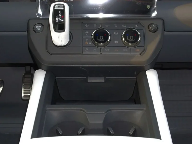 2026 Land Rover Defender OCTA 4.4L Twin-Turbo Petrol V8 Borasco Grey White SUV GCC Specs