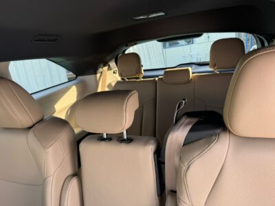2024 Toyota Sienna 2.5 Litres 4 Cylinders Hybrid Engine White Beige Minivan GCC Specs