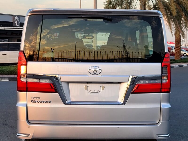 2024 Toyota Granvia 3.5L V624 Valve DOHC VVT-i Petrol Engine Silver Black Van GCC Specs