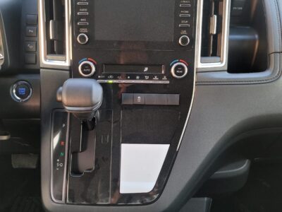 2024 Toyota Granvia 3.5L V624 Valve DOHC VVT-i Petrol Engine Silver Black Van GCC Specs