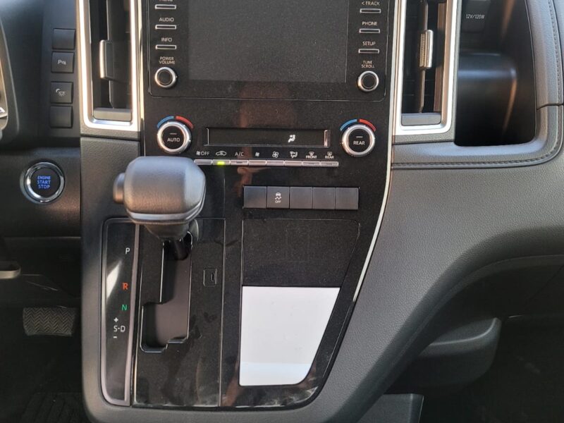 2024 Toyota Granvia 3.5L V624 Valve DOHC VVT-i Petrol Engine Silver Black Van GCC Specs