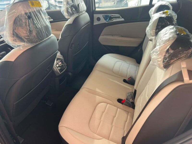 2026 Kia Sportage 2.0 Litres 4 Cylinders Petrol Engine White Beige SUV GCC Specs 5 Seater Automatic