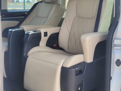 2024 Toyota Granvia 3.5L V624 Valve DOHC VVT-i Petrol Engine White Beige Van GCC Specs