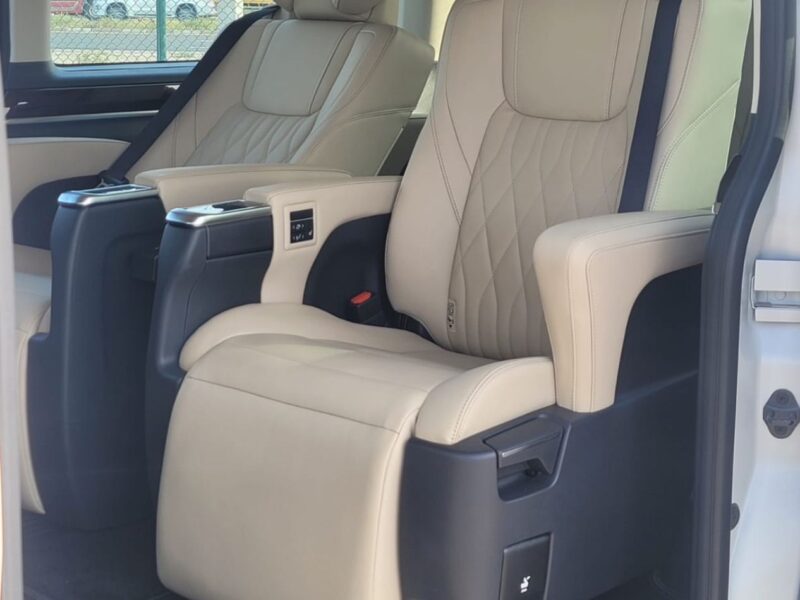 2024 Toyota Granvia 3.5L V624 Valve DOHC VVT-i Petrol Engine White Beige Van GCC Specs