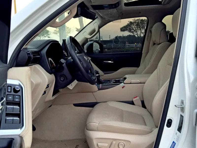 2024 Toyota Land Cruiser VXR 6 Cylinders Twin Turbo Petrol Engine White Beige SUV GCC Specs