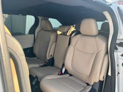 2024 Toyota Sienna 2.5 Litres 4 Cylinders Hybrid Engine White Beige Minivan GCC Specs