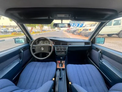1990 Mercedes-Benz E-Class 4 Cylinders Petrol Engine White Blue Sedan Japanese Specs Clean Title