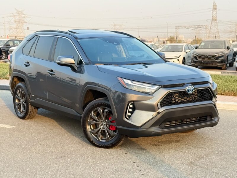 2022 TOYOTA RAV 4 XLE 2.5 Litres 4 Cylinders HYBRID Engine Grey Black SUV American Specs