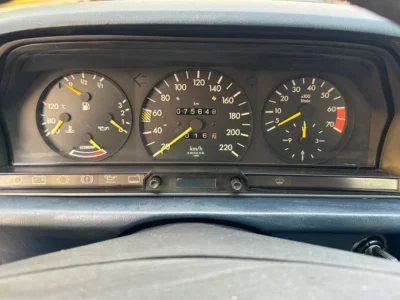 1990 Mercedes-Benz E-Class 4 Cylinders Petrol Engine White Blue Sedan Japanese Specs Clean Title
