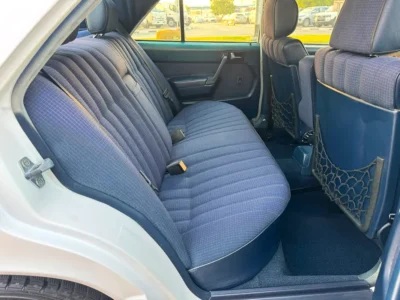 1990 Mercedes-Benz E-Class 4 Cylinders Petrol Engine White Blue Sedan Japanese Specs Clean Title
