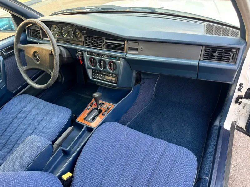 1990 Mercedes-Benz E-Class 4 Cylinders Petrol Engine White Blue Sedan Japanese Specs Clean Title