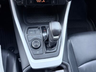 2022 TOYOTA RAV 4 XLE 2.5 Litres 4 Cylinders HYBRID Engine Grey Black SUV American Specs