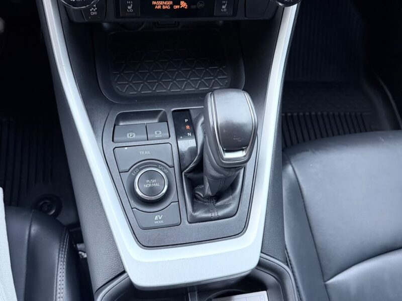 2022 TOYOTA RAV 4 XLE 2.5 Litres 4 Cylinders HYBRID Engine Grey Black SUV American Specs