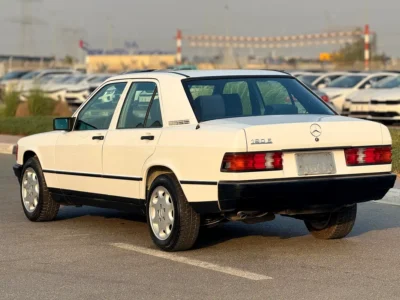 1990 Mercedes-Benz E-Class 4 Cylinders Petrol Engine White Blue Sedan Japanese Specs Clean Title