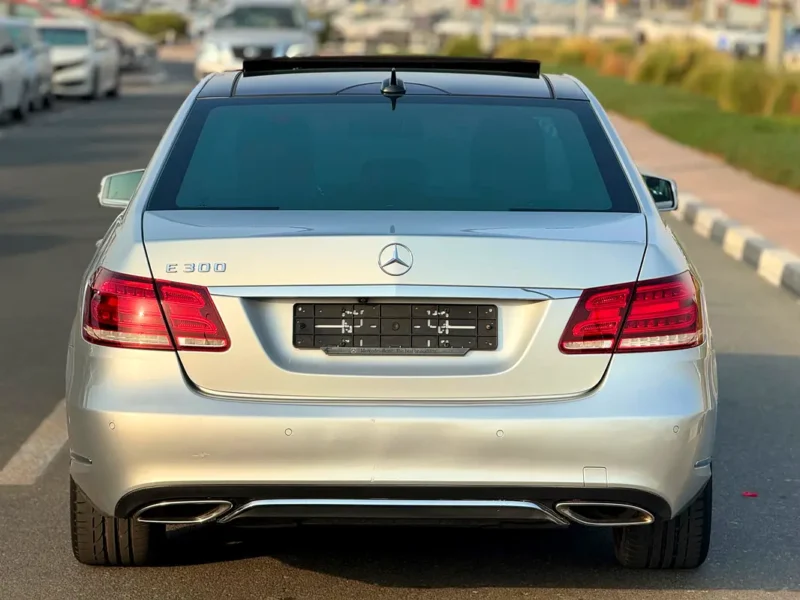 2014 Mercedes-Benz E-Class E 300 4 Cylinders Petrol Engine Silver Black Sedan Korean Specs